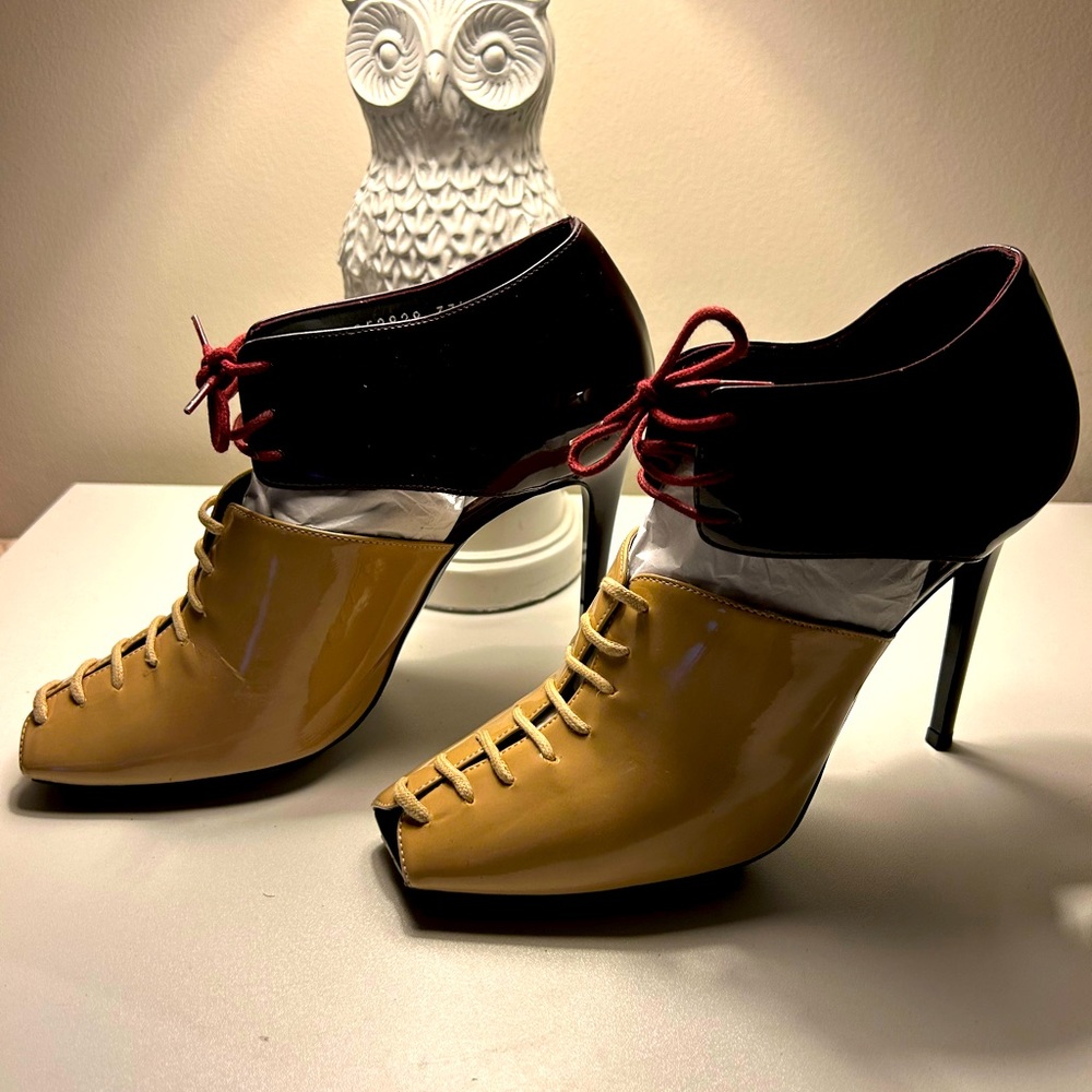 Amazing STELLA MCCARTNEY Patent Lace Up Booties
